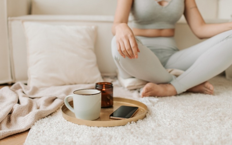 Sử dụng nến thơm trong không gian thiền và yoga