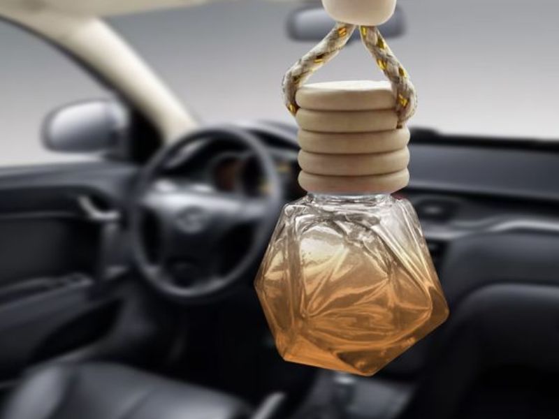 Tinh dầu trong xe hơi với mùi hương nước hoa độc đáo