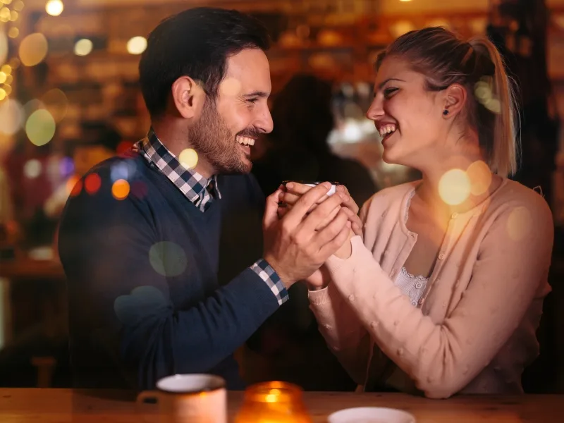 Cách giao tiếp trong mối quan hệ hẹn hò không ràng buộc
