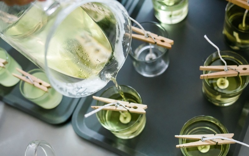 Chọn nguồn nguyên liệu và kỹ thuật sản xuất nến chất lượng