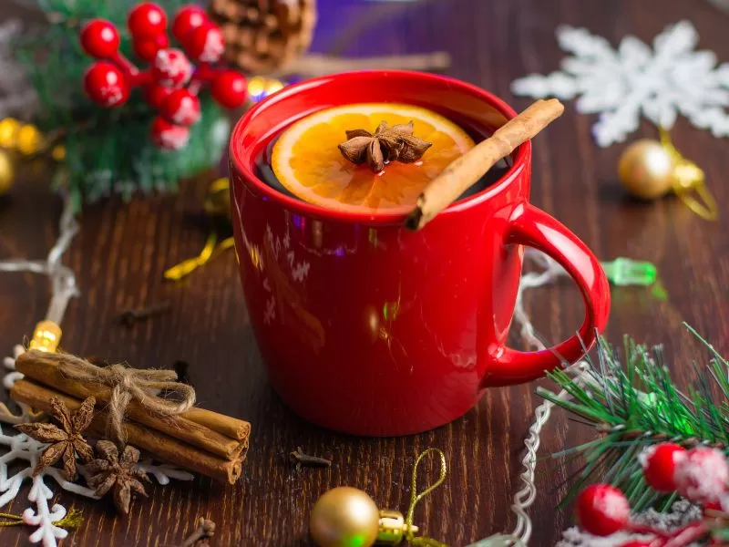 Glogg: Rượu vang nóng truyền thống của Bắc Âu