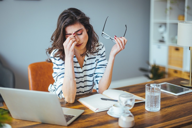 Đọc sách hoặc nghe audiobook như một phương tiện thư giãn Cách xả stress cho người hướng nội ngay tại nhà