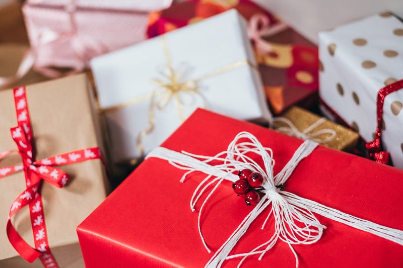 Tặng quà gì cho người thân đi nước ngoài: Thiết bị điện tử Tặng quà gì cho người thân đi nước ngoài: Thiết bị điện tử