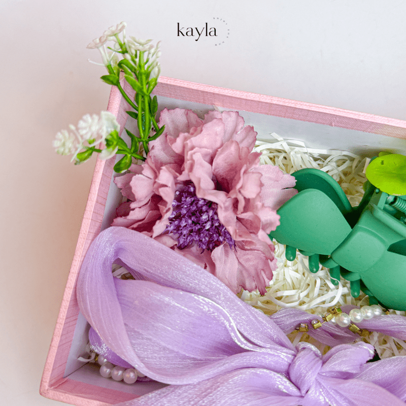 Tinh dầu dịu nhẹ, nơ tím nhẹ nhàng, kẹp tóc xinh xắn Tinh dầu dịu nhẹ, nơ tím nhẹ nhàng, kẹp tóc xinh xắn