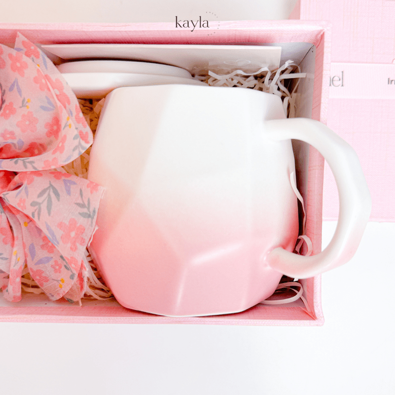 Ly sứ với tone hồng pastel ngọt ngào Ly sứ với tone hồng pastel ngọt ngào