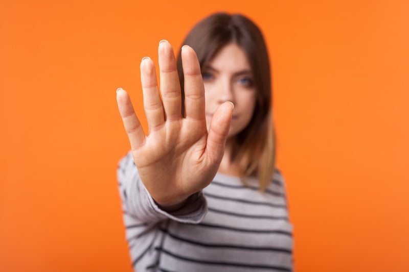 Cách xử lý tình huống khi bị từ chối quà tặng