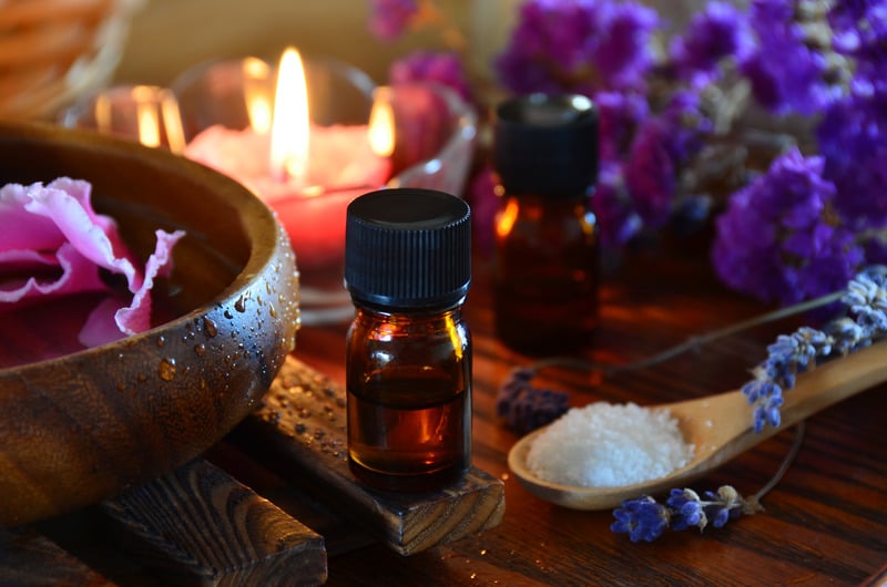 Tinh dầu giảm đầy hơi hiệu quả cho phụ nữ trung niên
