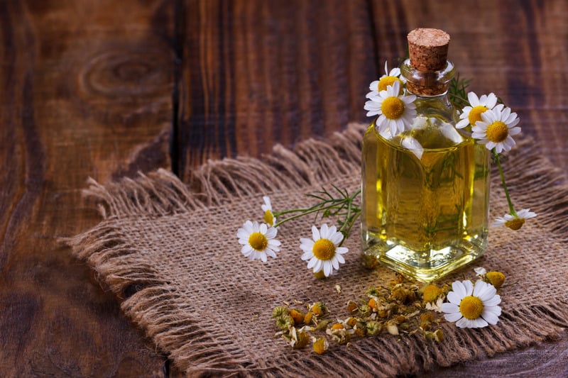 Tinh dầu giảm đầy hơi hiệu quả cho phụ nữ trung niên