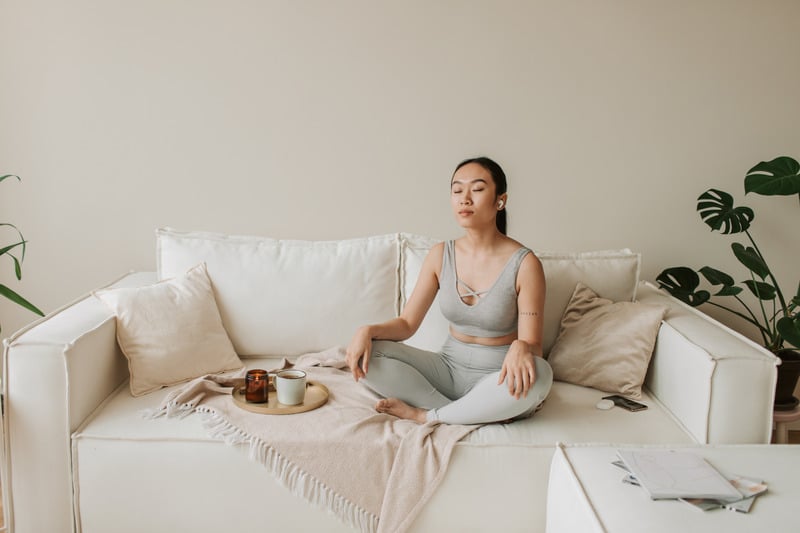Cách sắp xếp nến trong không gian tập yoga để đạt hiệu quả tối ưu Cách sắp xếp nến trong không gian tập yoga để đạt hiệu quả tối ưu