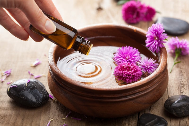 Lợi ích của tinh dầu trong massage cho phụ nữ trung niên Lợi ích của tinh dầu trong massage cho phụ nữ trung niên