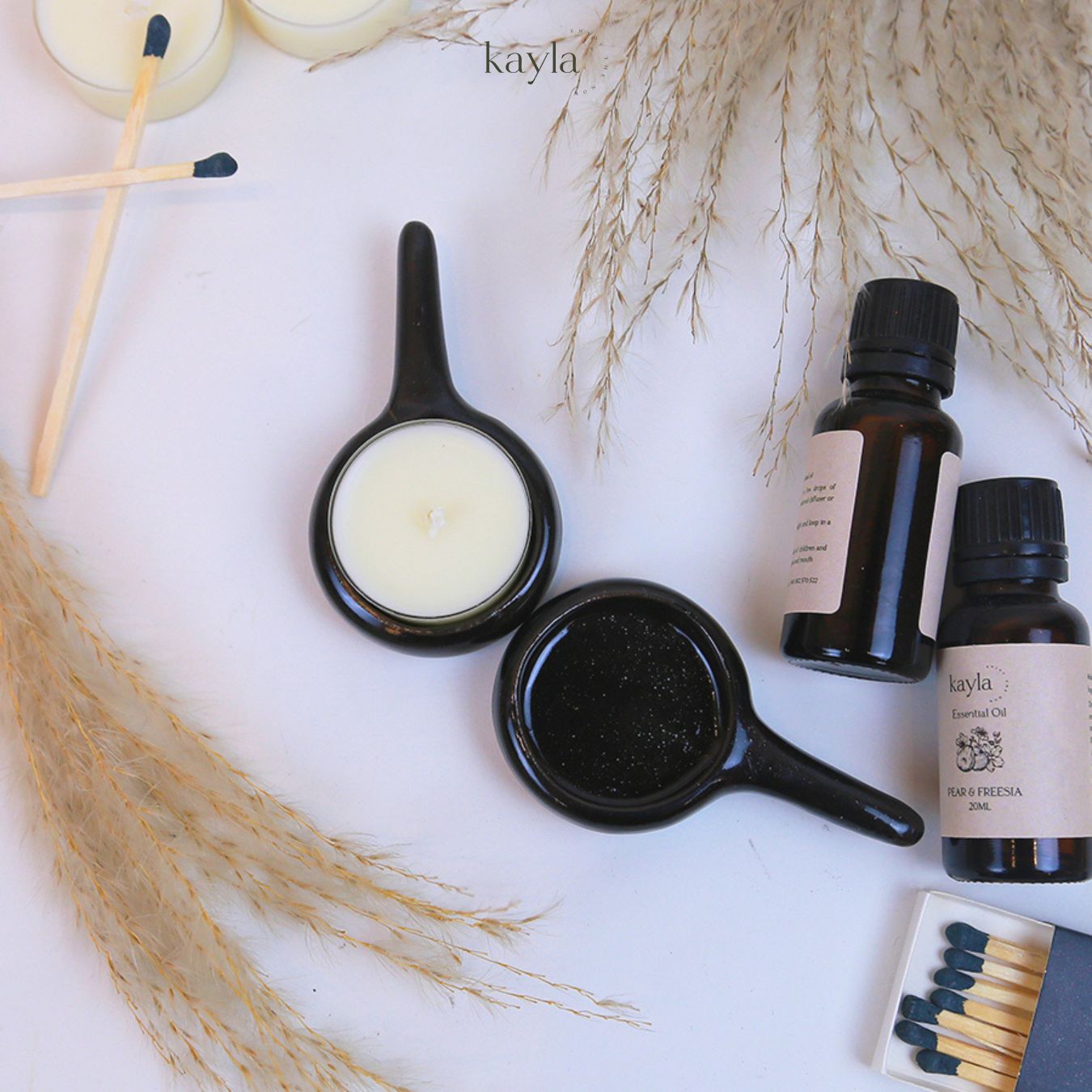 Đế đen sang trọng, huyền bí Đế đen sang trọng, huyền bí