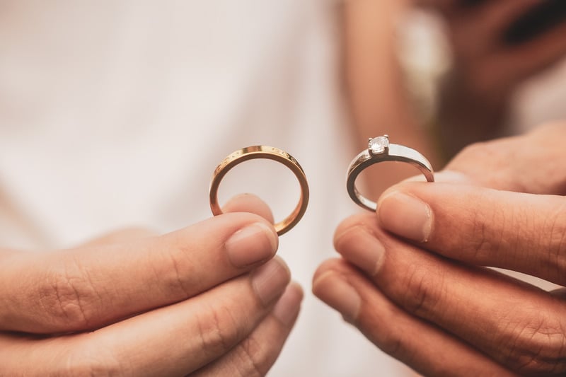 Có nên đeo nhẫn cặp khi yêu? Phân tích ưu – nhược điểm Có nên đeo nhẫn cặp khi yêu? Phân tích ưu – nhược điểm