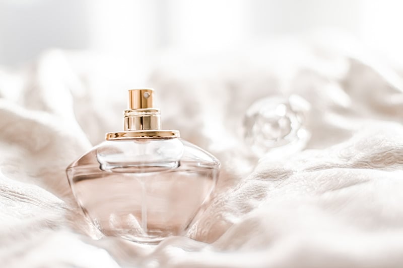 Nên tặng nước hoa gì cho bạn gái - Các dòng hương phổ biến Nên tặng nước hoa gì cho bạn gái - Các dòng hương phổ biến
