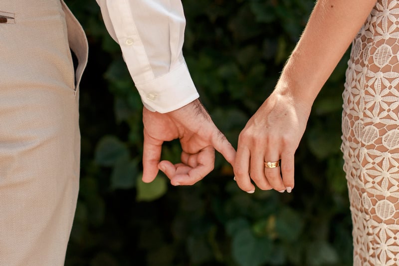 Các kiểu nắm tay phổ biến và ý nghĩa Các kiểu nắm tay phổ biến và ý nghĩa