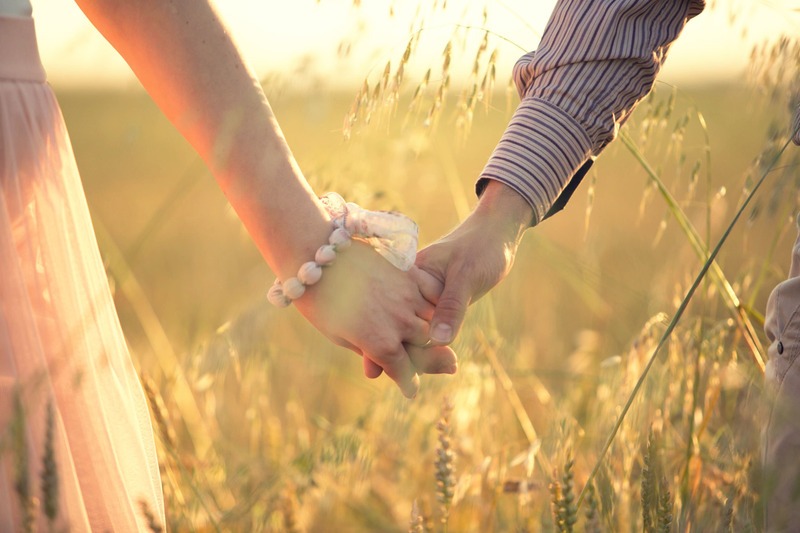 Những câu hỏi thường gặp về cách nắm tay người yêu Những câu hỏi thường gặp về cách nắm tay người yêu