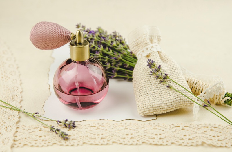 Lưu ý an toàn khi làm và sử dụng túi thơm từ nước hoa Lưu ý an toàn khi làm và sử dụng túi thơm từ nước hoa