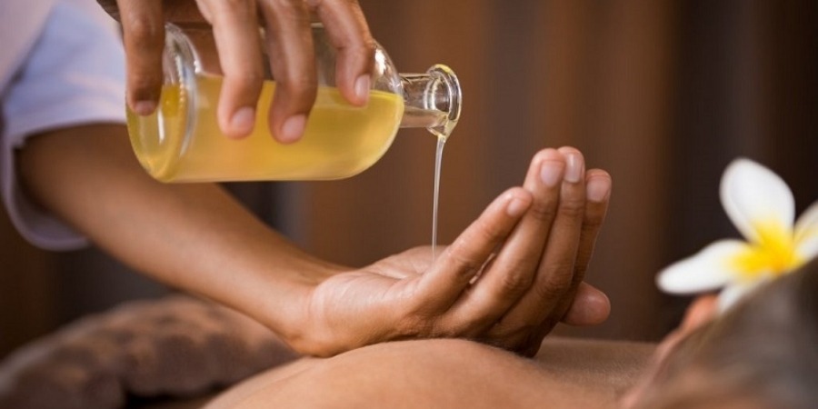 Cách làm tinh dầu sả quế cho massage