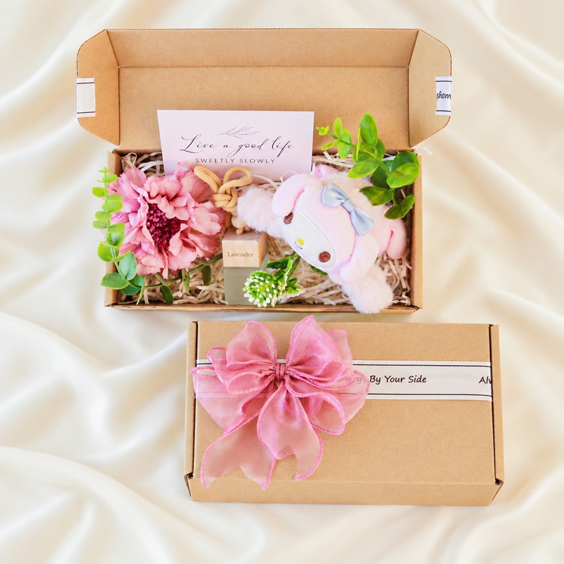 Set Quà Tặng Cho Nữ Kèm Tinh Dầu Treo Lavender & Thú Bông