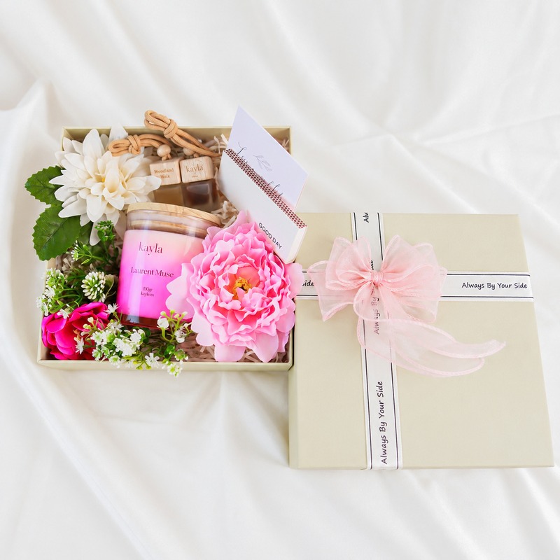 Set Quà Tặng Nến Thơm Laurent Muse & Tinh Dầu Treo