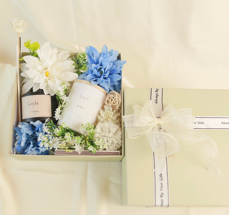 Set Quà Tặng Nến Thơm White Tea & Tinh Dầu Sakura